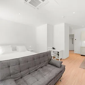Vibestudio 402 - - Ac - Licensed - Parking Nearby Apartment