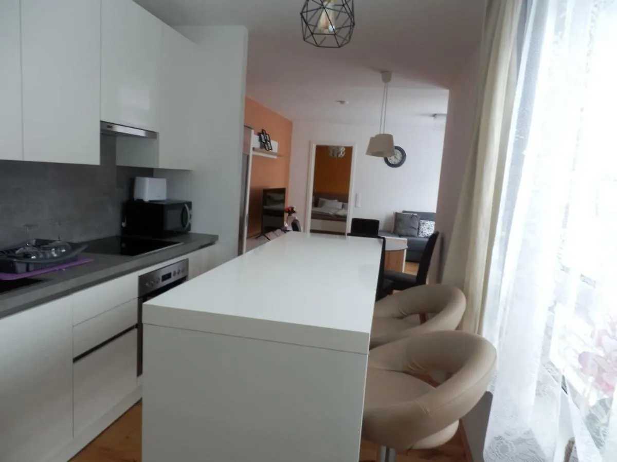 شقة Spacious, Modern 1-Bdrm Apt Near Vic & Austria Ctr فيينا