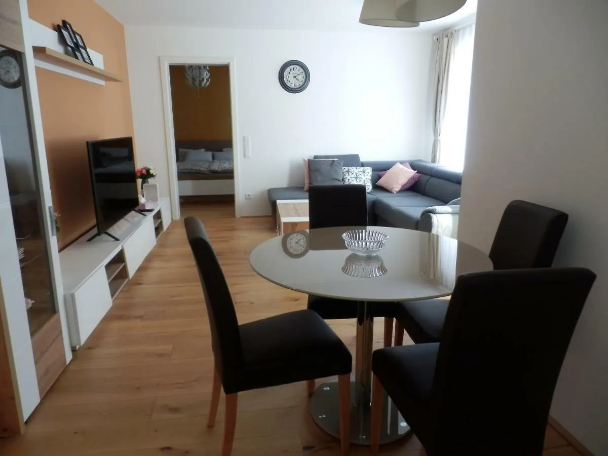 شقة Spacious, Modern 1-Bdrm Apt Near Vic & Austria Ctr فيينا