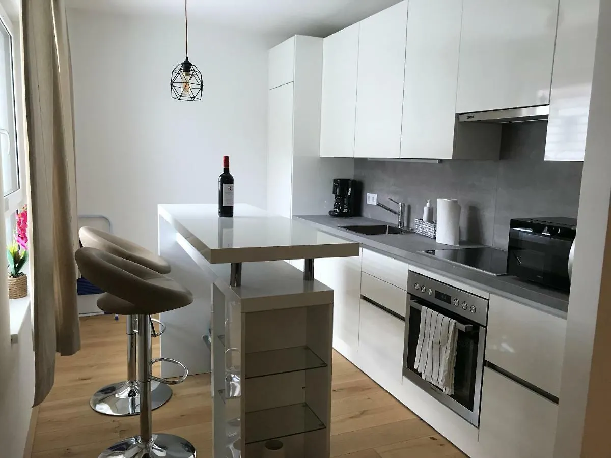 شقة Spacious, Modern 1-Bdrm Apt Near Vic & Austria Ctr فيينا 0*,  النمسا