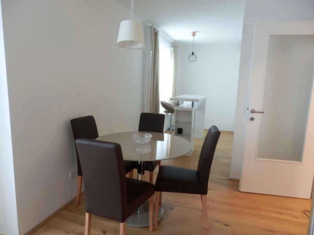 شقة Spacious, Modern 1-Bdrm Apt Near Vic & Austria Ctr فيينا النمسا