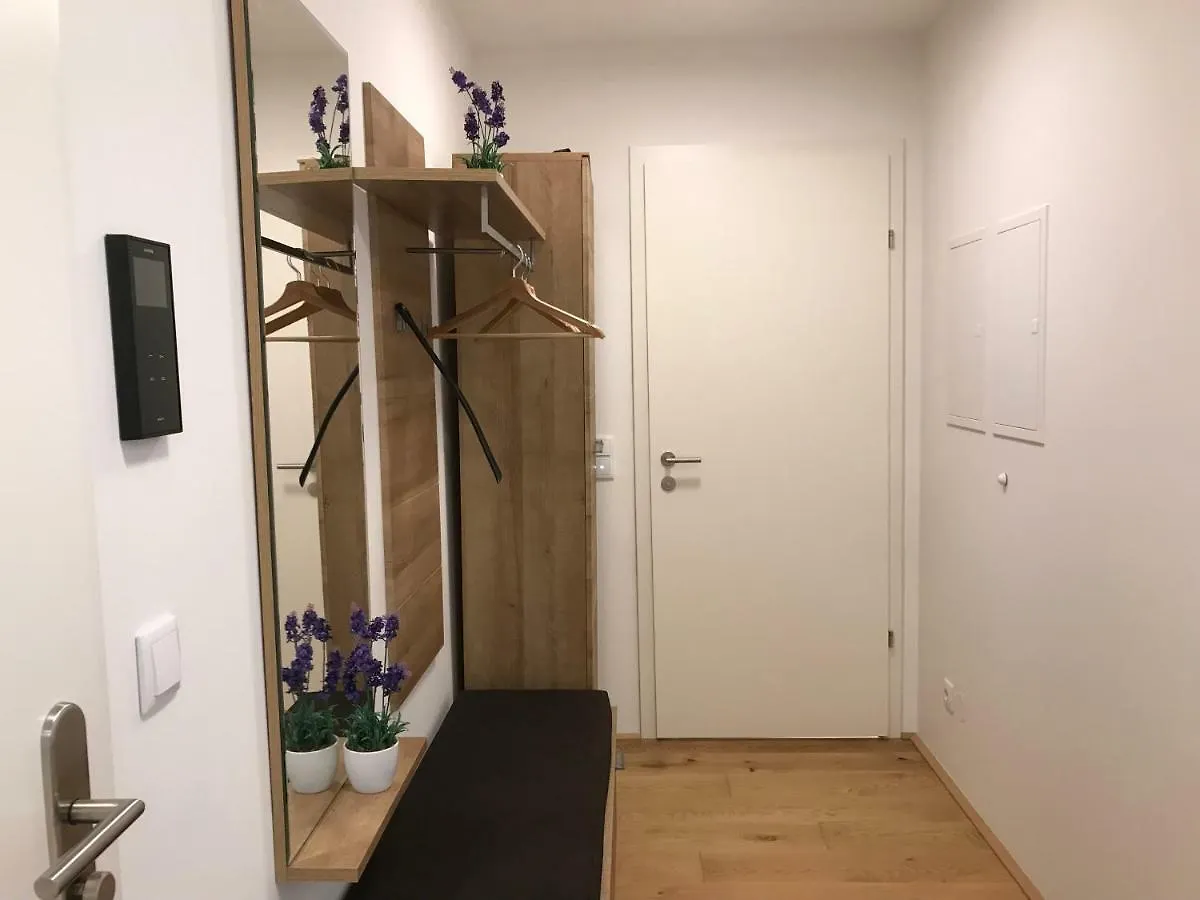 شقة Spacious, Modern 1-Bdrm Apt Near Vic & Austria Ctr فيينا