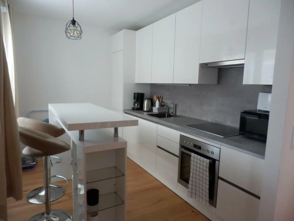 شقة Spacious, Modern 1-Bdrm Apt Near Vic & Austria Ctr فيينا النمسا