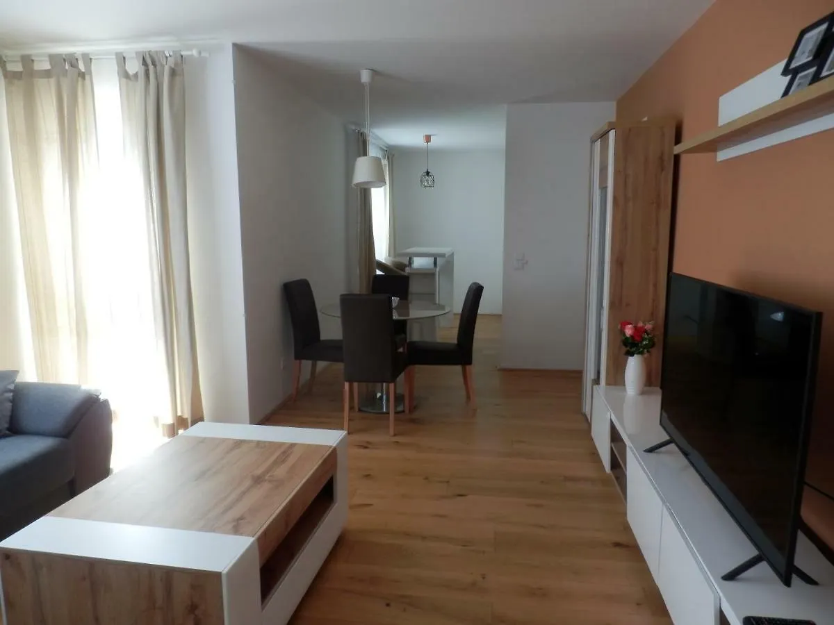 شقة Spacious, Modern 1-Bdrm Apt Near Vic & Austria Ctr فيينا
