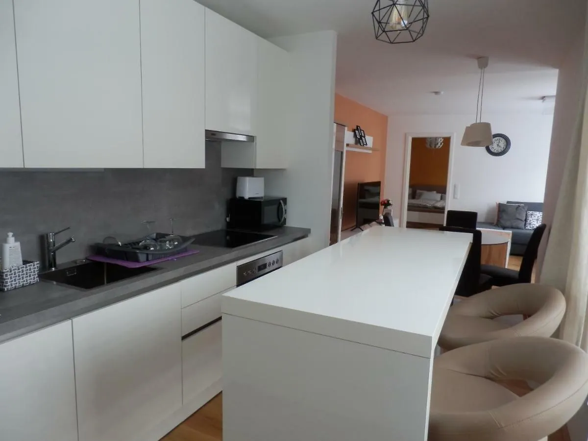 شقة Spacious, Modern 1-Bdrm Apt Near Vic & Austria Ctr فيينا النمسا