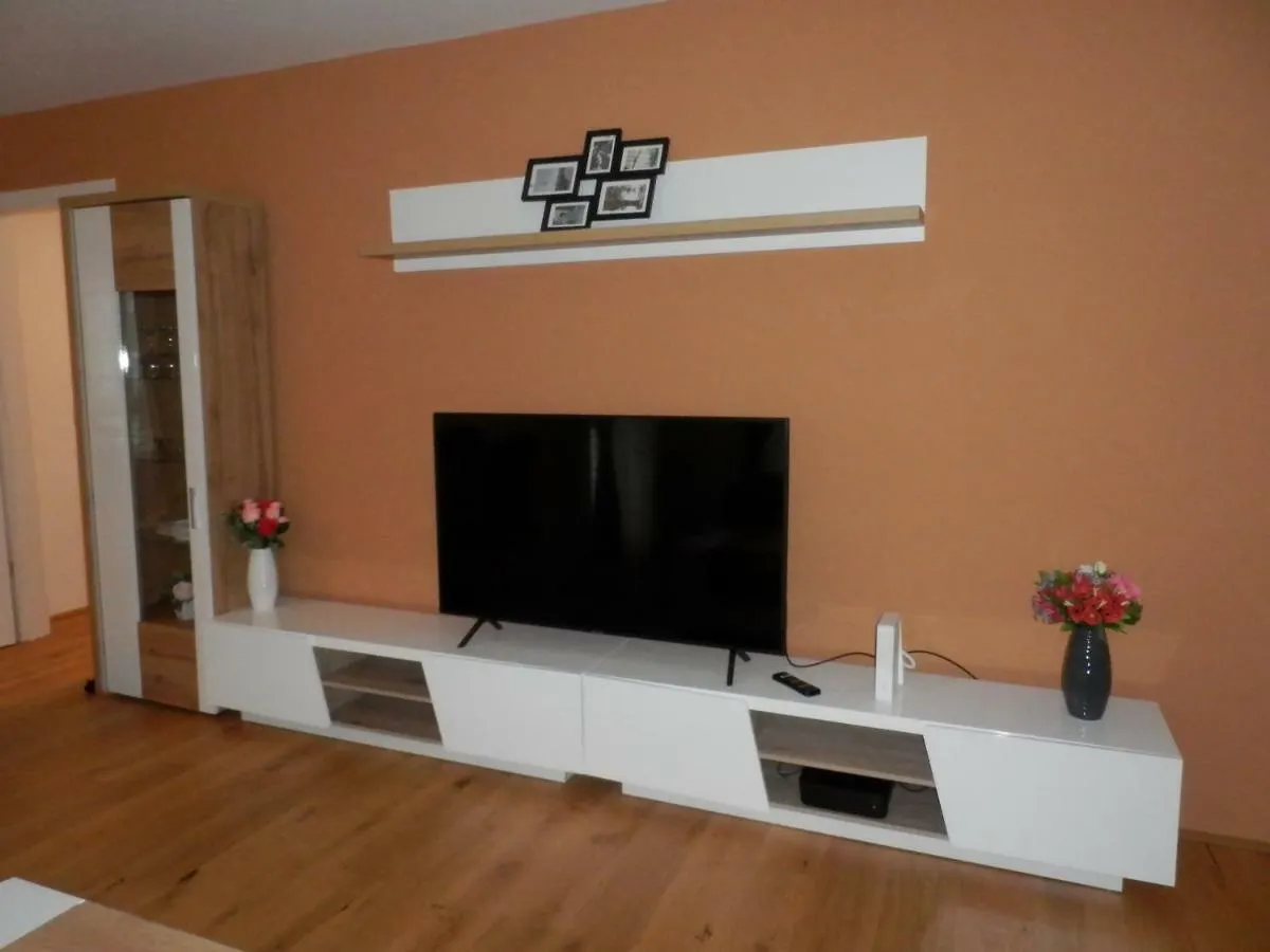 شقة Spacious, Modern 1-Bdrm Apt Near Vic & Austria Ctr فيينا