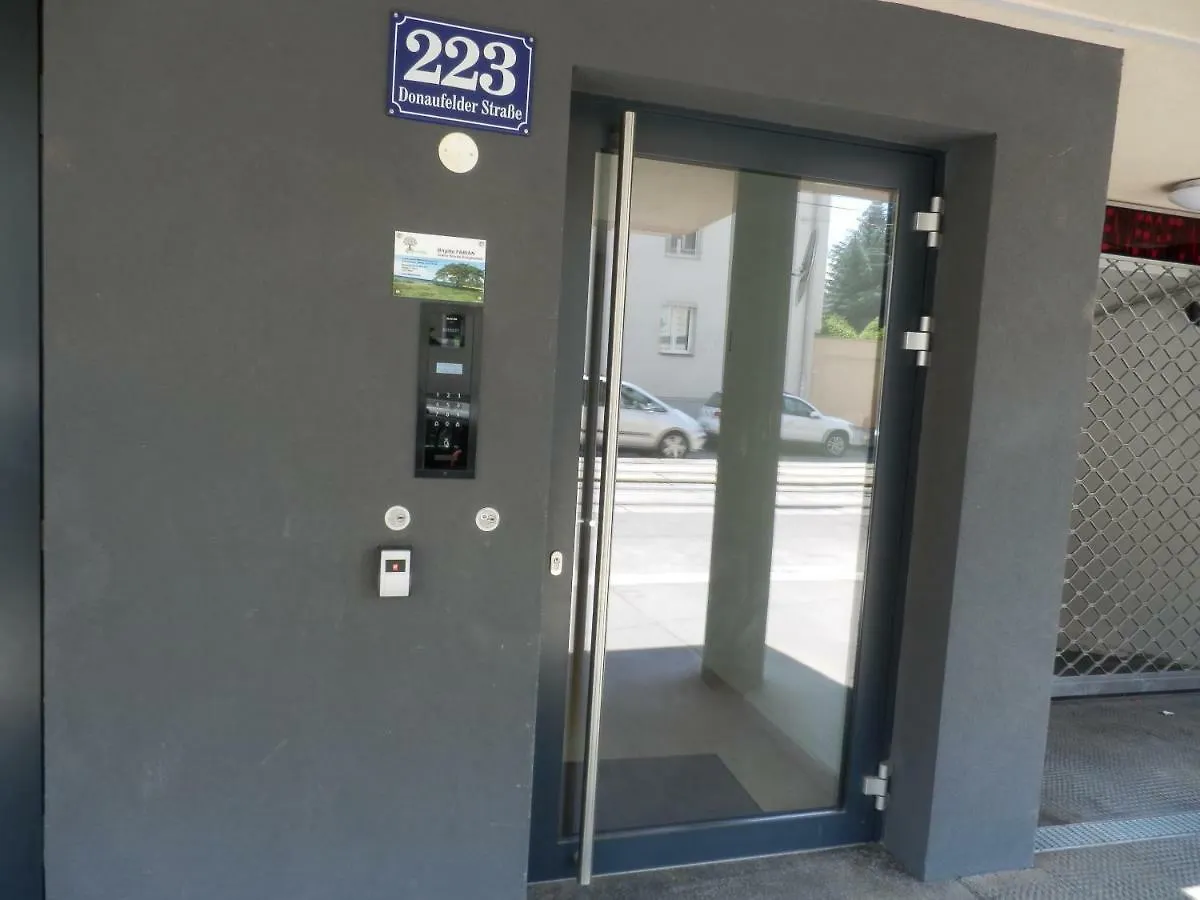 شقة Spacious, Modern 1-Bdrm Apt Near Vic & Austria Ctr فيينا