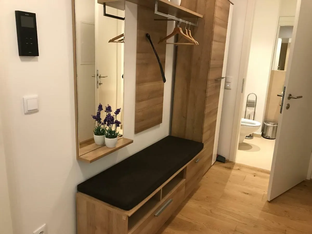 شقة Spacious, Modern 1-Bdrm Apt Near Vic & Austria Ctr فيينا
