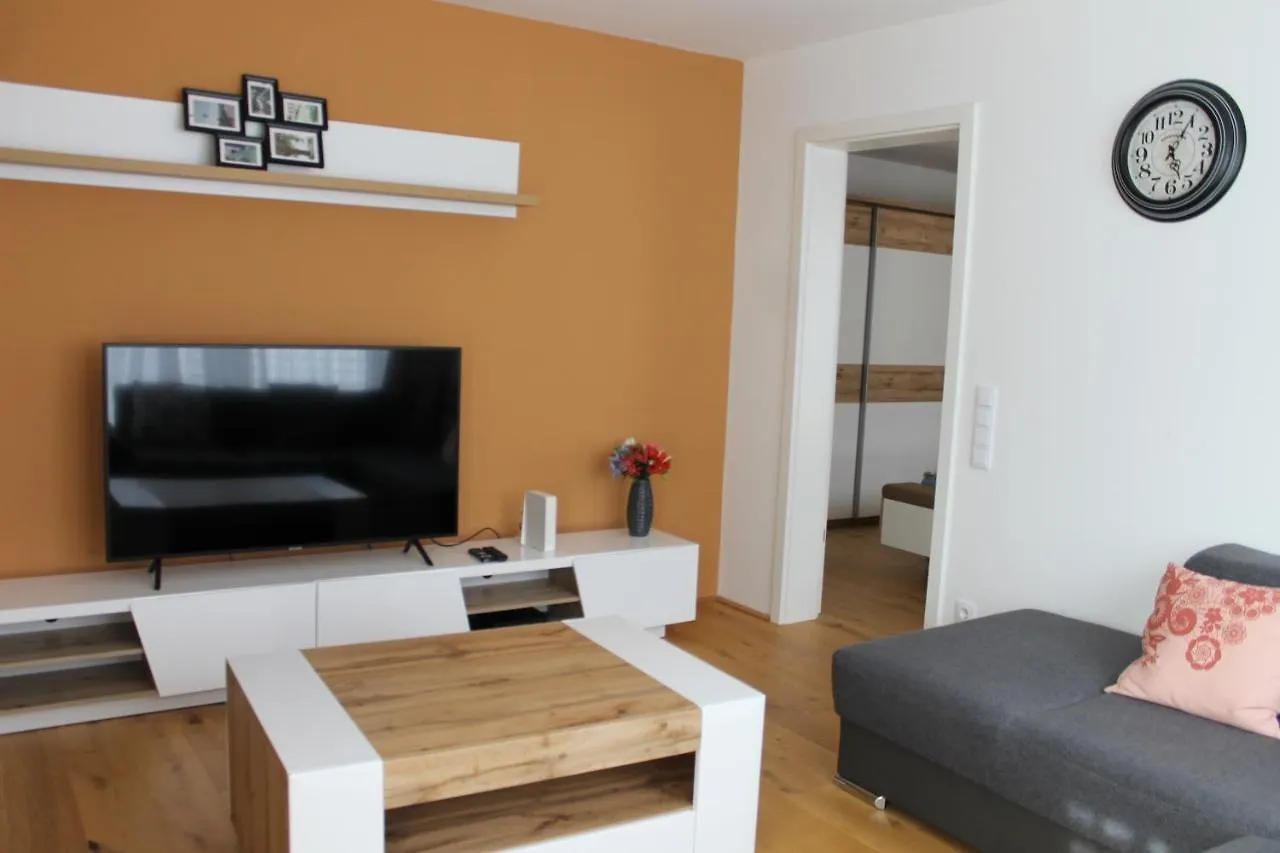 شقة Spacious, Modern 1-Bdrm Apt Near Vic & Austria Ctr فيينا النمسا